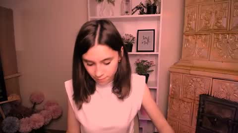Snapshot of rosalais_ chatting on June 2026 06:25:01 AM Rose online show from June 2026 06:25:01 AM