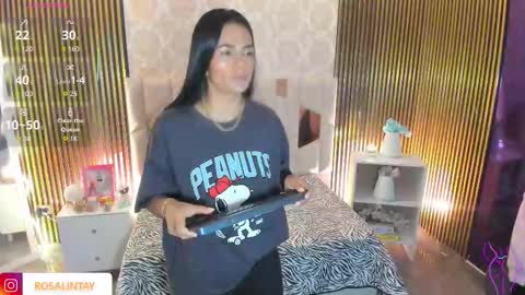 Snapshot of rosalind_tay chatting on September 2025 11:43:01 AM ROSALIN online show from September 2025 11:43:01 AM