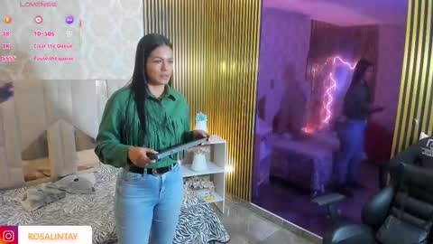 Snapshot of rosalind_tay chatting on September 2025 11:23:01 AM ROSALIN online show from September 2025 11:23:01 AM