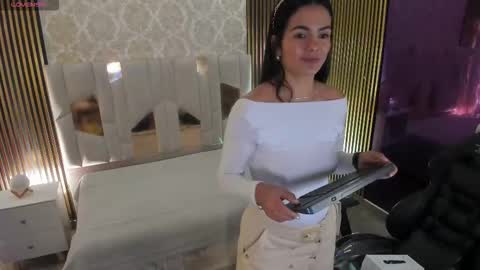 Snapshot of rosalind_tay chatting on October 2025 11:41:02 AM ROSALIN online show from October 2025 11:41:02 AM