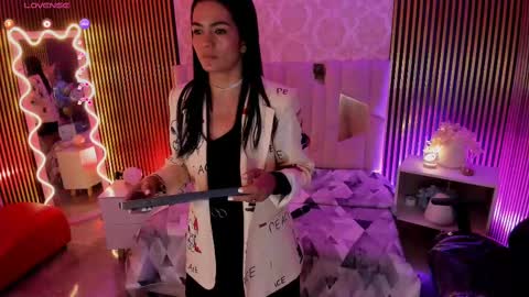 Snapshot of rosalind_tay chatting on October 2025 11:55:02 AM ROSALIN online show from October 2025 11:55:02 AM