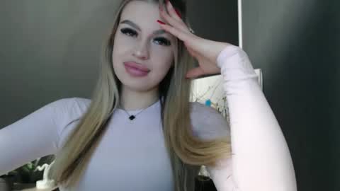 Snapshot of rosaline_ly chatting on February 2026 01:16:01 PM Rosalina online show from February 2026 01:16:01 PM