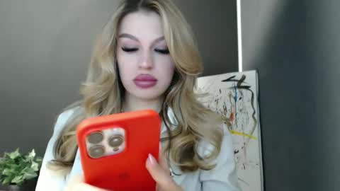 Snapshot of rosaline_ly chatting on April 2026 12:51:02 PM Rosalina online show from April 2026 12:51:02 PM