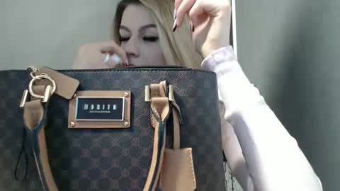 Snapshot of rosaline_ly chatting on May 2026 12:22:02 PM Rosalina online show from May 2026 12:22:02 PM