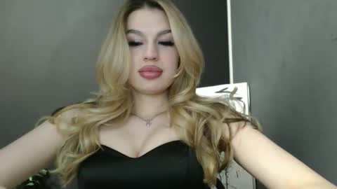 Snapshot of rosaline_ly chatting on May 2026 05:09:02 PM Rosalina online show from May 2026 05:09:02 PM