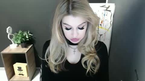 Snapshot of rosaline_ly chatting on May 2026 12:26:02 PM Rosalina online show from May 2026 12:26:02 PM