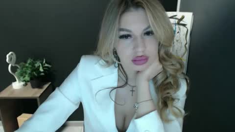 Snapshot of rosaline_ly chatting on May 2026 12:34:02 PM Rosalina online show from May 2026 12:34:02 PM