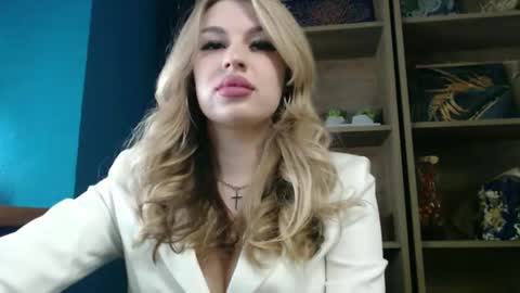 Snapshot of rosaline_ly chatting on May 2026 11:38:01 AM Rosalina online show from May 2026 11:38:01 AM