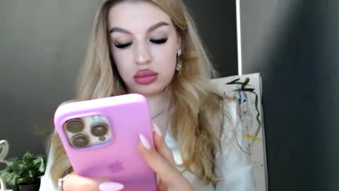 Snapshot of rosaline_ly chatting on May 2026 12:12:01 PM Rosalina online show from May 2026 12:12:01 PM