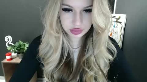 Snapshot of rosaline_ly chatting on May 2026 09:59:01 AM Rosalina online show from May 2026 09:59:01 AM
