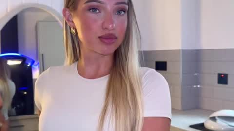 Snapshot of rosebella_ chatting on July 2026 07:13:01 AM Bella online show from July 2026 07:13:01 AM