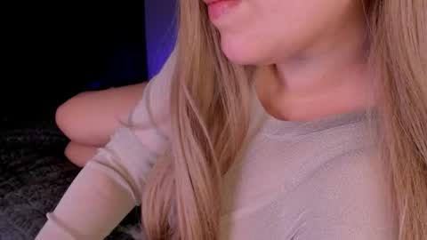 Snapshot of roseberryred chatting on January 2026 07:11:01 PM Roseberry online show from January 2026 07:11:01 PM