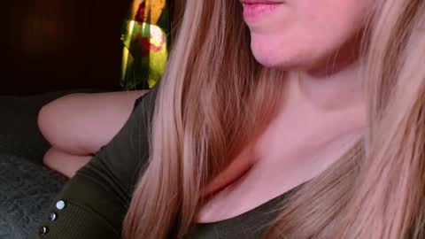 Snapshot of roseberryred chatting on March 2026 01:37:01 PM Roseberry online show from March 2026 01:37:01 PM