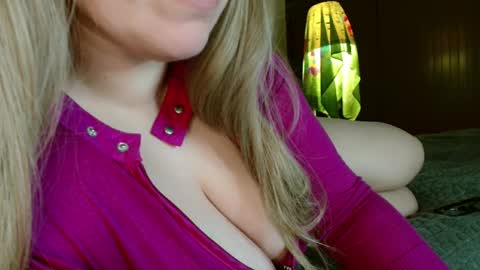 Snapshot of roseberryred chatting on March 2026 06:20:01 PM Roseberry online show from March 2026 06:20:01 PM