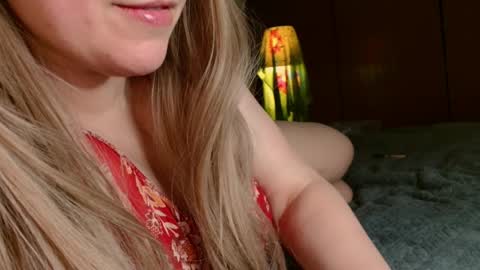 Snapshot of roseberryred chatting on April 2026 04:04:01 PM Roseberry online show from April 2026 04:04:01 PM