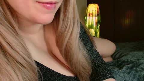 Snapshot of roseberryred chatting on April 2026 10:08:02 AM Roseberry online show from April 2026 10:08:02 AM