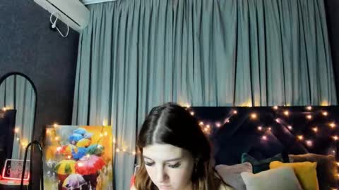 Snapshot of roseblanche2k chatting on December 2024 01:53:02 AM Florin online show from December 2024 01:53:02 AM