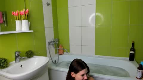 Snapshot of roseblanche2k chatting on January 2025 10:18:01 PM Florin online show from January 2025 10:18:01 PM