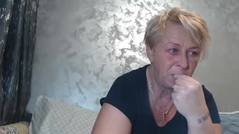 Lovepinklilly online show from February 2025 03:54:02 PM