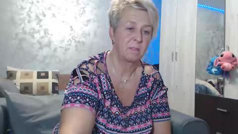 Lovepinklilly online show from November 2025 06:40:01 PM