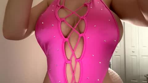 roseyla1 online show from February 2026 07:00:02 PM