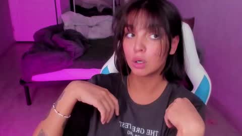 Roshelle online show from January 2025 10:59:01 PM