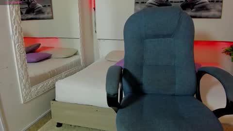 rosi_cooper online show from October 2025 11:00:02 AM