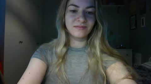 Snapshot of rosie_june chatting on April 2026 07:06:02 AM Rosie online show from April 2026 07:06:02 AM