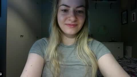 Snapshot of rosie_june chatting on May 2026 07:46:02 AM Rosie online show from May 2026 07:46:02 AM