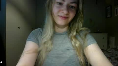 Snapshot of rosie_june chatting on May 2026 07:04:02 AM Rosie online show from May 2026 07:04:02 AM