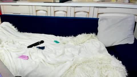 Snapshot of rosie_roberts chatting on April 2026 09:15:01 AM Rose online show from April 2026 09:15:01 AM