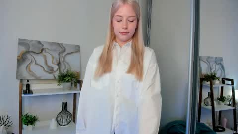 Snapshot of rosiothomer chatting on May 2026 04:19:01 AM Donya online show from May 2026 04:19:01 AM