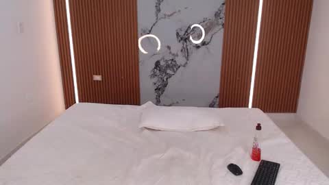 Rossi Hill online show from November 2025 01:29:02 PM