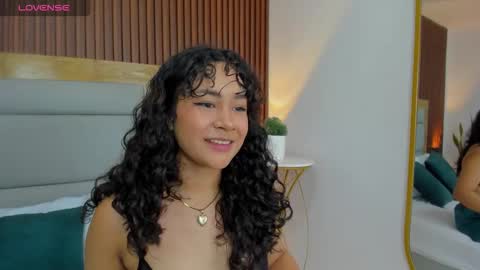 rossie_lanie_ online show from December 2025 01:18:02 PM