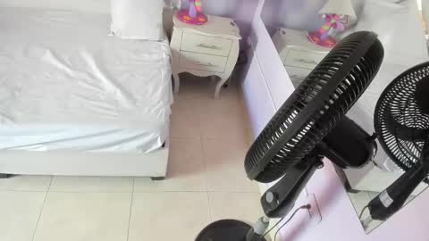 rossluu online show from March 2026 07:50:01 PM