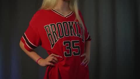 Snapshot of rosychiiks chatting on November 2025 08:13:02 PM RosyChiks online show from November 2025 08:13:02 PM