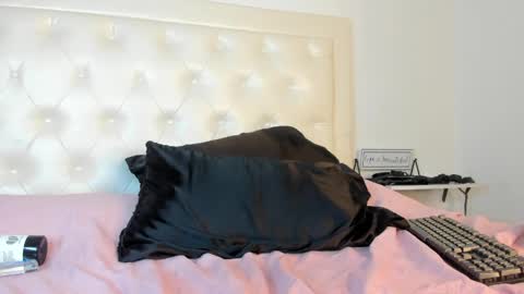 Snapshot of rouse_sexy_hotxx77 chatting on April 2026 06:19:01 AM rouse_sexy_hotxx77 online show from April 2026 06:19:01 AM