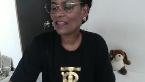 luxa online show from February 2025 09:25:02 PM