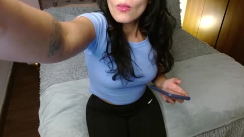 Snapshot of rouss_henao chatting on December 2024 04:00:02 AM Rouss marie henao online show from December 2024 04:00:02 AM