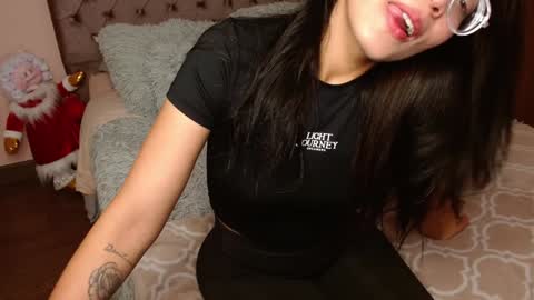 Snapshot of rouss_henao chatting on January 2025 07:17:02 AM Rouss marie henao online show from January 2025 07:17:02 AM