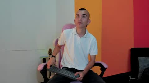 Snapshot of rowancley chatting on April 2026 07:52:02 PM Rowan online show from April 2026 07:52:02 PM