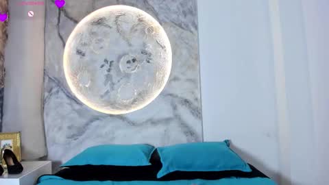 roxanaborns online show from November 2025 12:38:02 PM