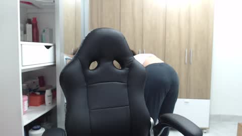 Roxana online show from February 2025 03:23:01 AM