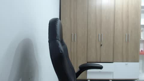 Roxana online show from April 2026 12:19:02 AM