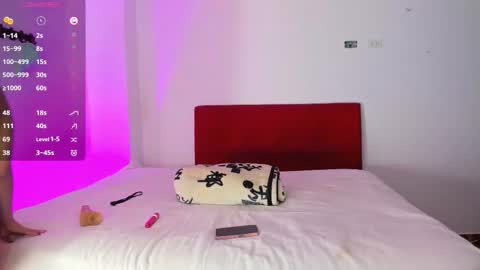 Roxane Diaz online show from November 2025 01:17:02 PM