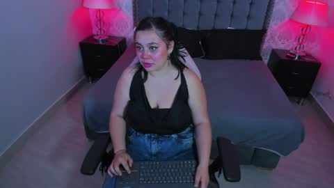 Snapshot of roxanebrown chatting on March 2026 04:50:02 PM roxanebrown online show from March 2026 04:50:02 PM