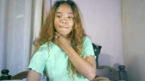 roxanne_98 online show from November 2025 12:33:01 AM