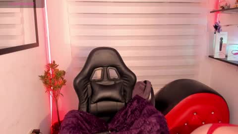 Snapshot of roxanne_morelli chatting on June 2026 03:18:02 AM roxanne online show from June 2026 03:18:02 AM