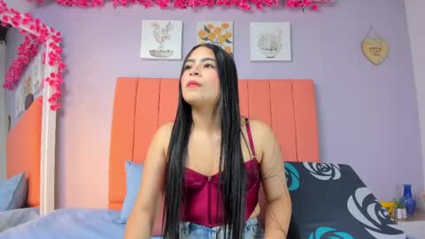 Snapshot of roxanneowens chatting on April 2026 12:11:02 PM Juliana 3 online show from April 2026 12:11:02 PM