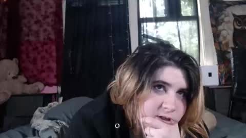 Snapshot of roxanneroulette chatting on April 2026 01:54:02 PM Silver online show from April 2026 01:54:02 PM